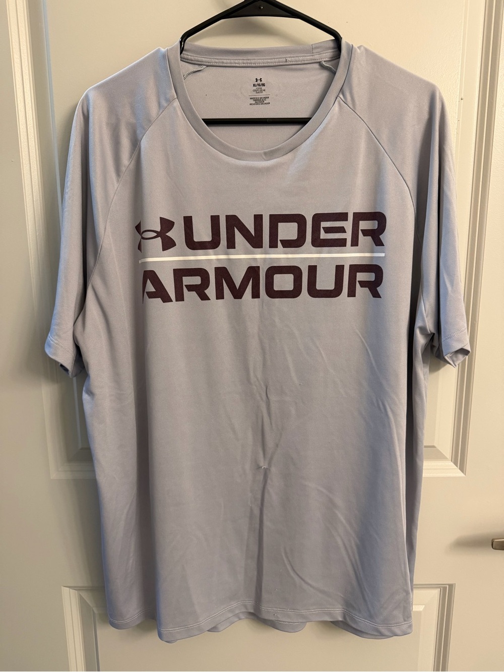 Under Armour Light Gray Short-Sleeve Logo Performance Tee with Maroon Print